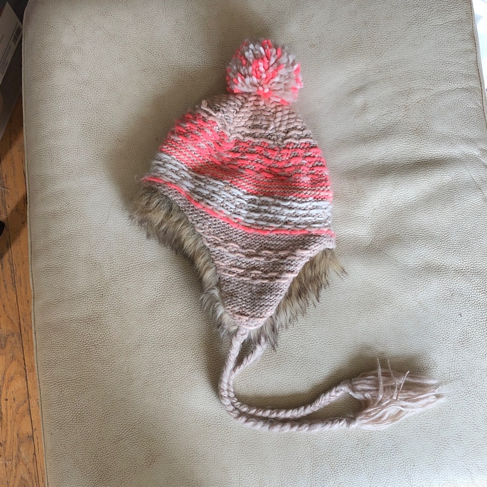 AEO winter hat with peach / cream / tan